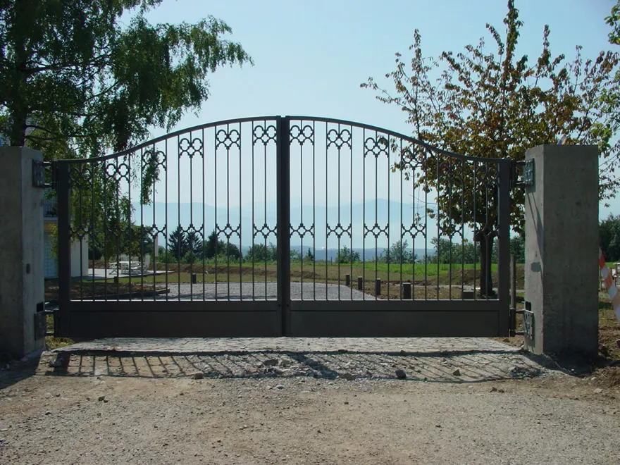 Kunstschmiede Appenzell AG - Gartentor mit Ornamenten