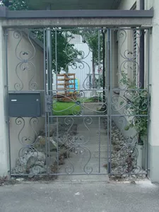 Kunstschmiede Appenzell AG - Kunstschmiede Appenzell Gartentor mit Ornamenten