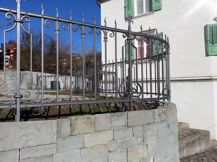 Kunstschmiede Appenzell AG - Aussengeländer aus Metall nach mass