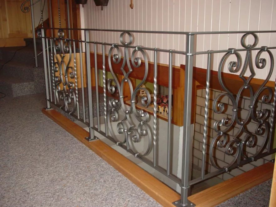 Kunstschmiede Appenzell AG - Treppengeländer aus Metall für Innenbereich